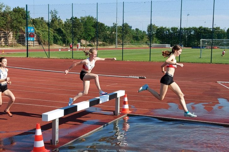 MarlenStaudacherHindernisSüdstadt2021Staudacher