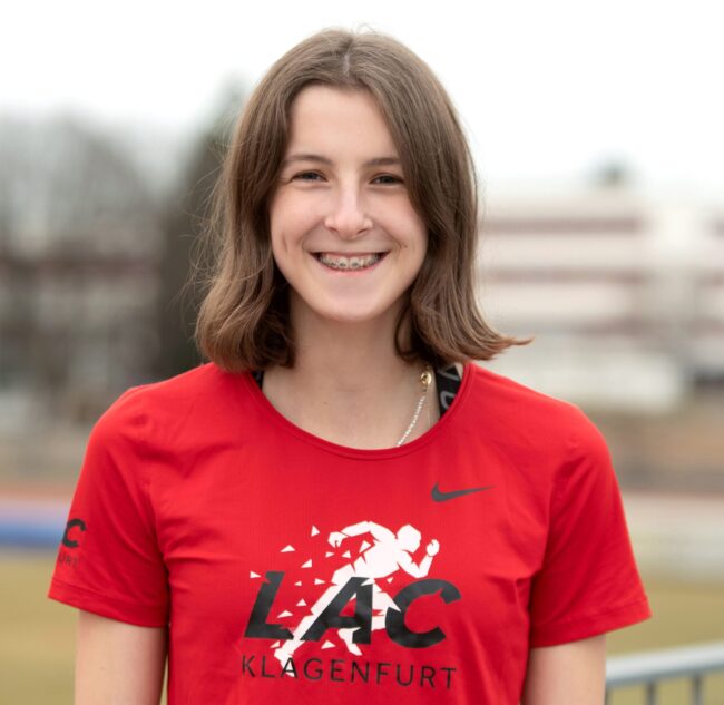 EstelleMiklauPorträt2022Knauder-Fotografie