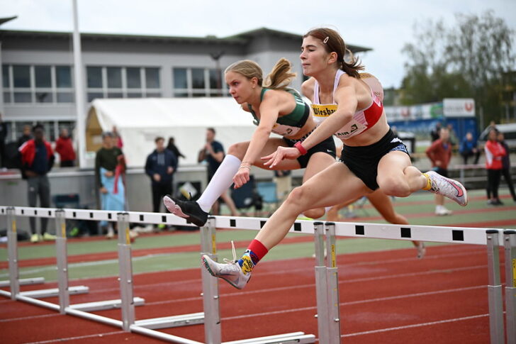 ElisabethBluchHürdenMK2022ÖLVAlfredNevsimal