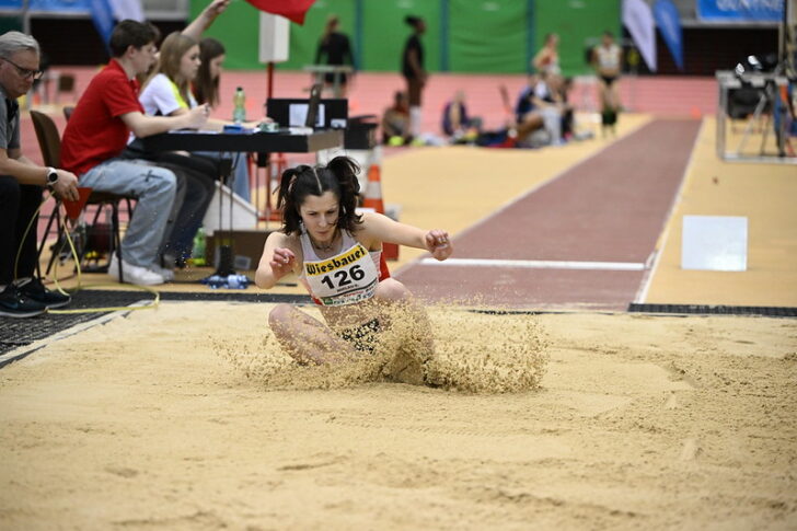 EstelleMiklauÖMSU18LinzWeitLandungHalle2024ÖLVNevsimal