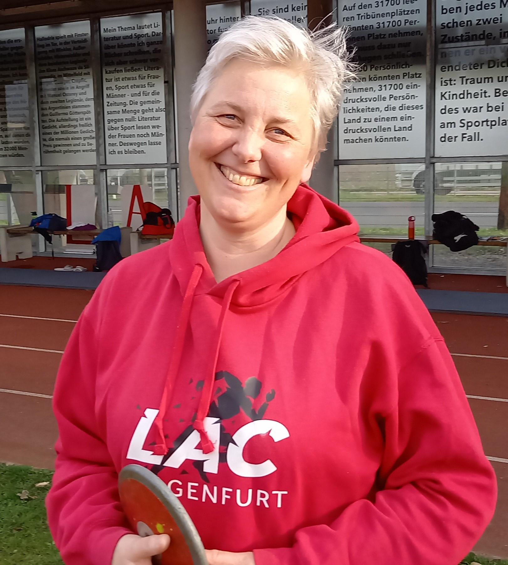 IngeRupachermitDiskus2024Gasper Inge Rupacher