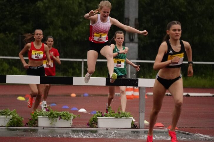 MarlenStaudacherHindernisWeinstadt2024zVg