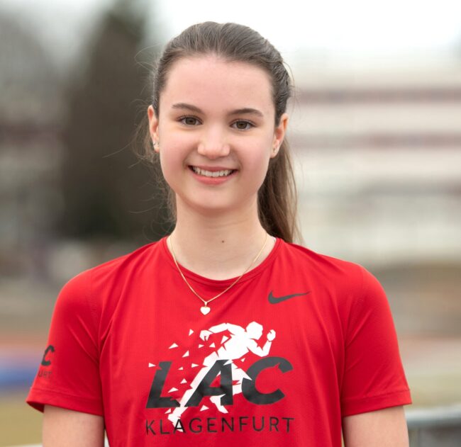 NinaSchneiderBPorträt2022Knauder-Fotografie