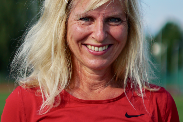 ElkeFrankPorträtB2019Jellen